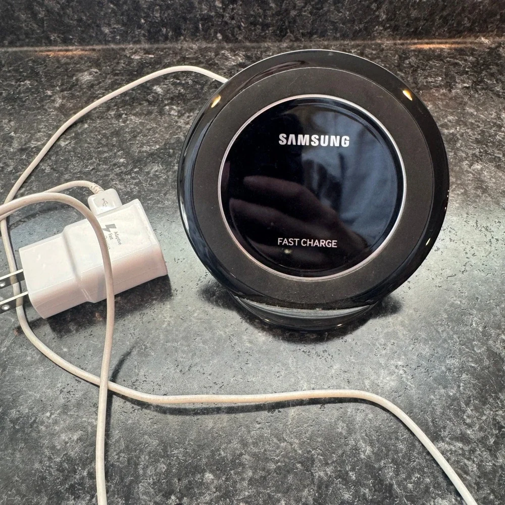 Samsung Wireless Fast Charging Station Mag Base With Fast Charge Cable